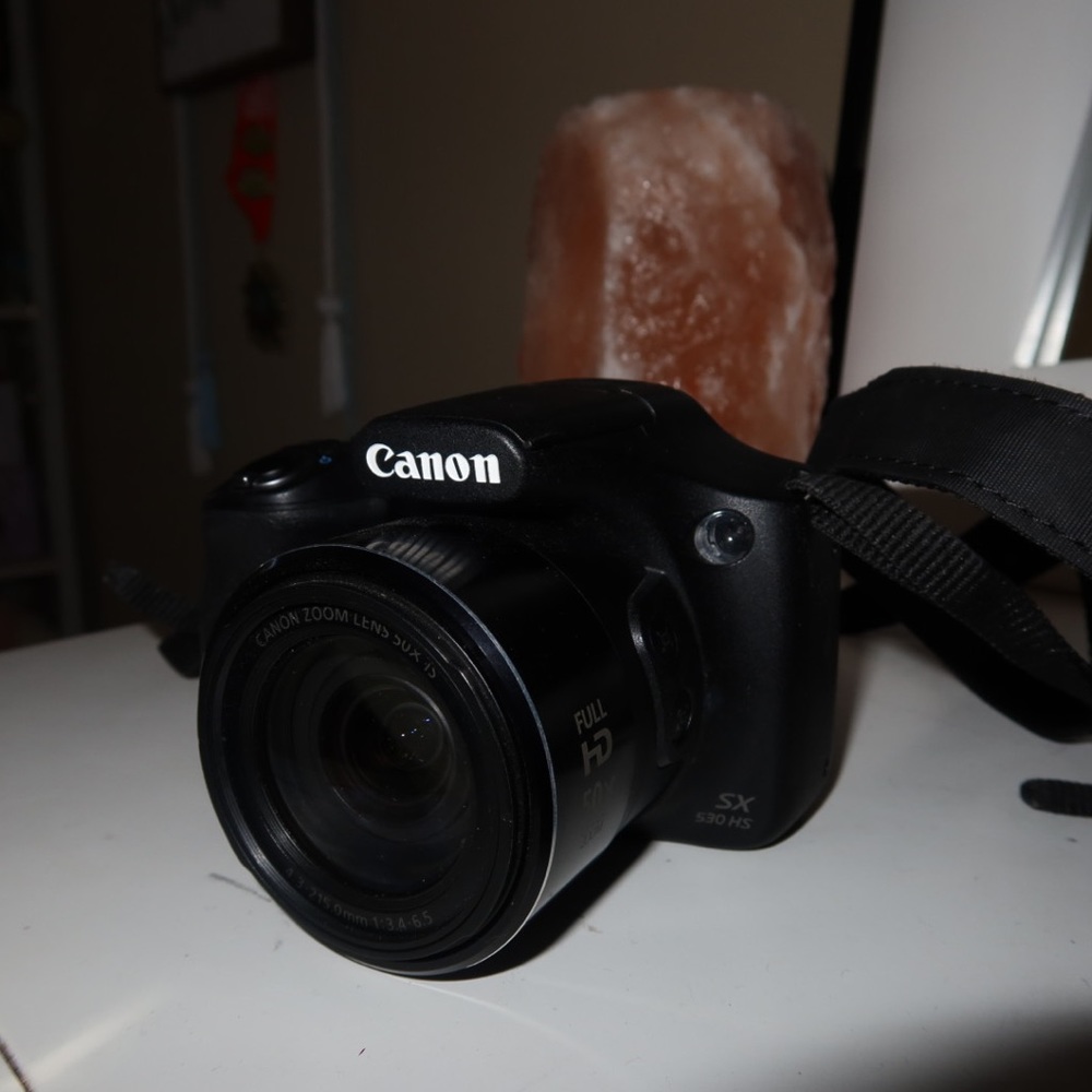Canon powershot sx530 hs (includes battery and charger)